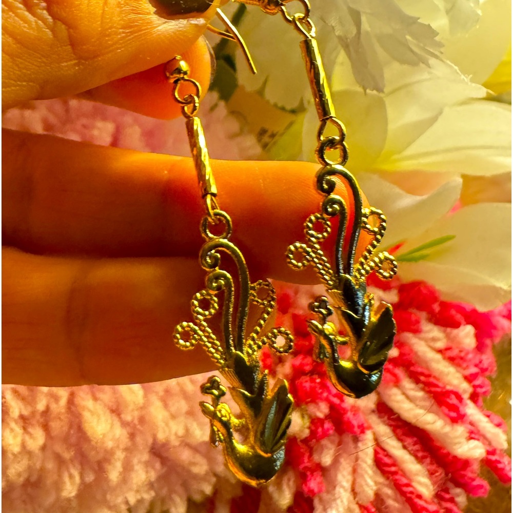 10Karat Thailand Gold plated, non tarnish dangling Earrings